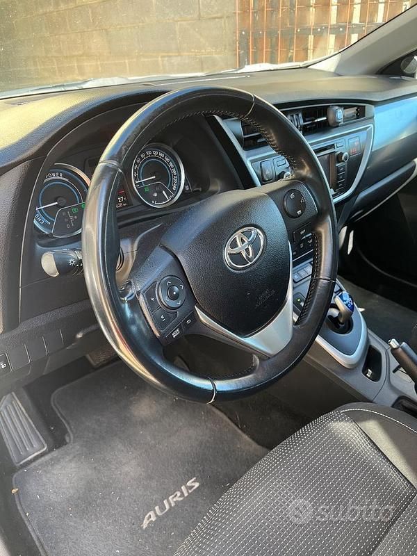 Usata Toyota Auris 99 CV (72 kW) 2014 Bianco Berlina