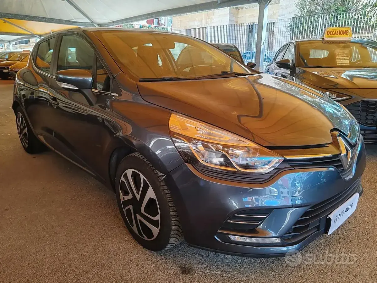 Usata Renault Clio Zen 90 CV (66 kW) 2017 Grigio Utilitaria