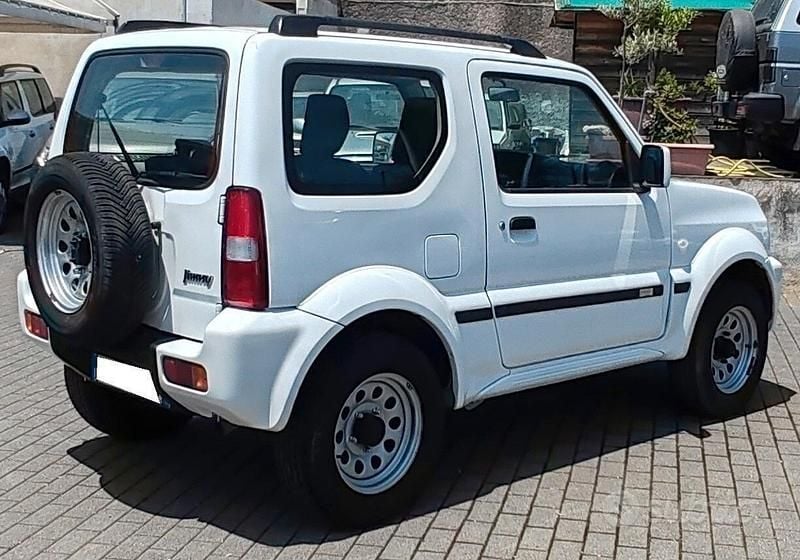 Usata Suzuki Jimny 85 CV (62 kW) 2014 Bianco SUV