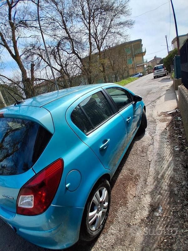 Usata Opel Corsa 95 CV (69 kW) 2011 Blu Utilitaria