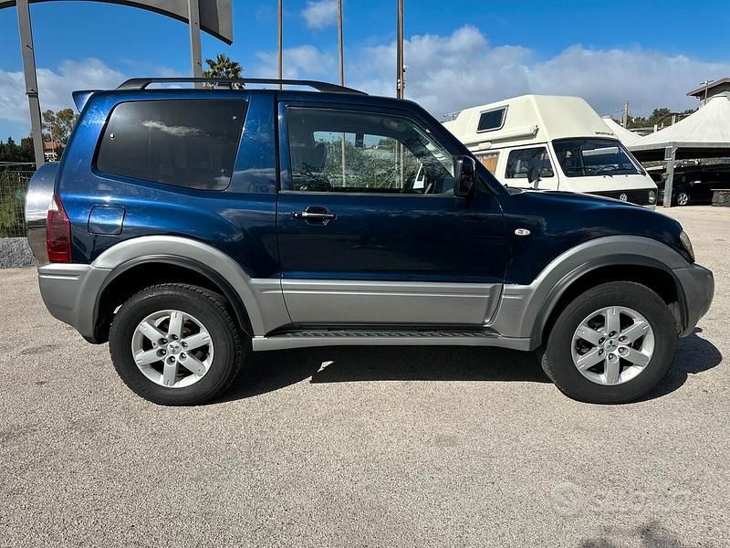 Usata Mitsubishi Pajero Intense 160 CV (117 kW) 2005 Blu SUV