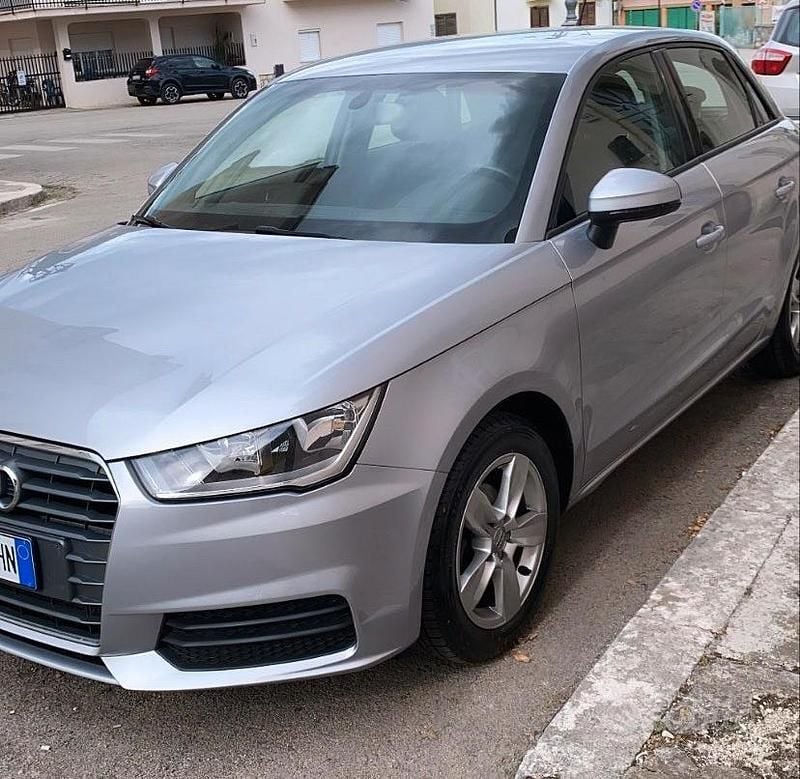 Grigio Usata 2021 Audi A1 Sportback Admired Due volumi | 14.000 € (Buon prezzo) - Immagine 1/4