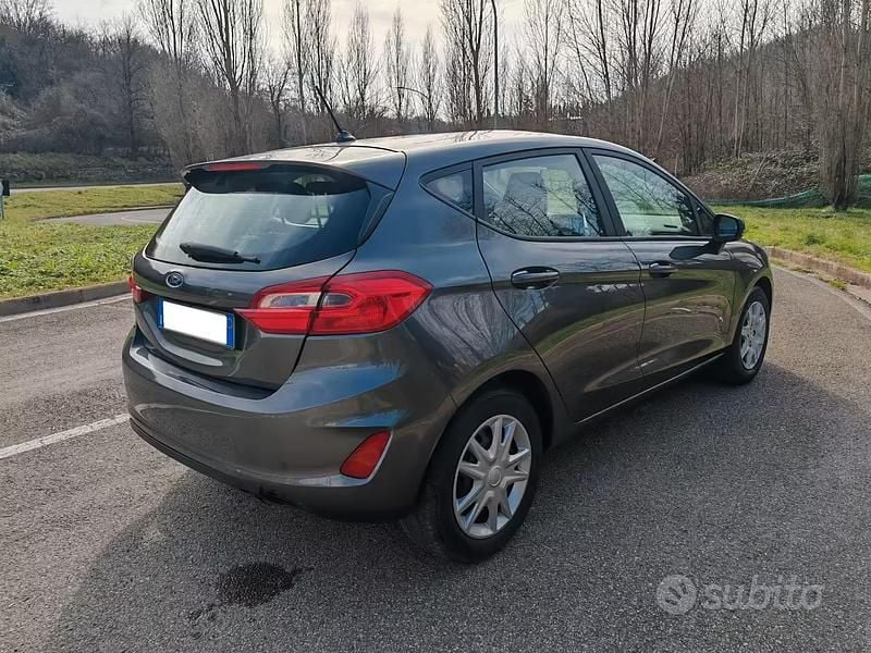 Usata Ford Fiesta 86 CV (63 kW) 2019 Grigio Utilitaria