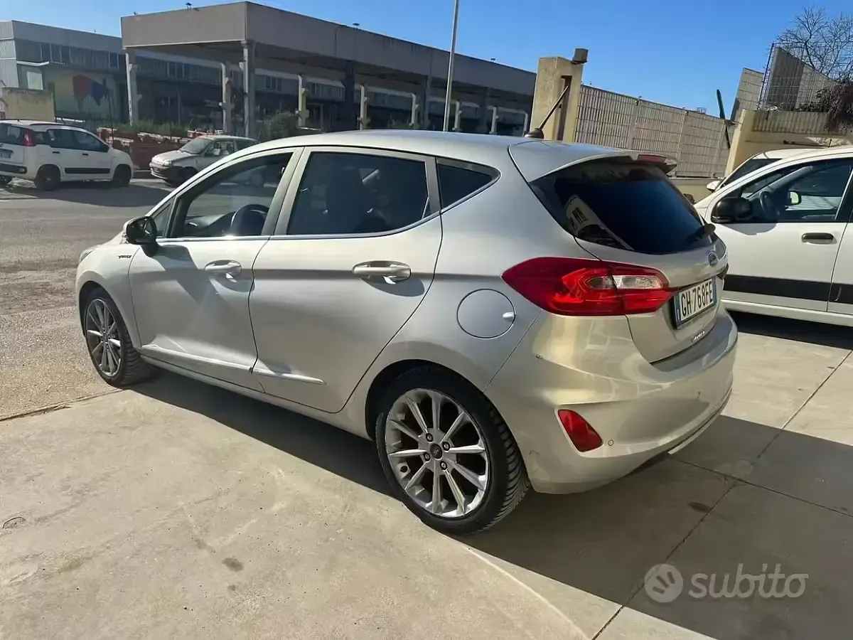 Usata Ford Fiesta Vignale 85 CV (62 kW) 2018 Grigio Utilitaria