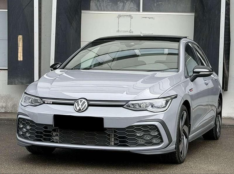 Usata VW Golf VIII GTI 245 CV (180 kW) 2023 Mondstein pastello Berlina