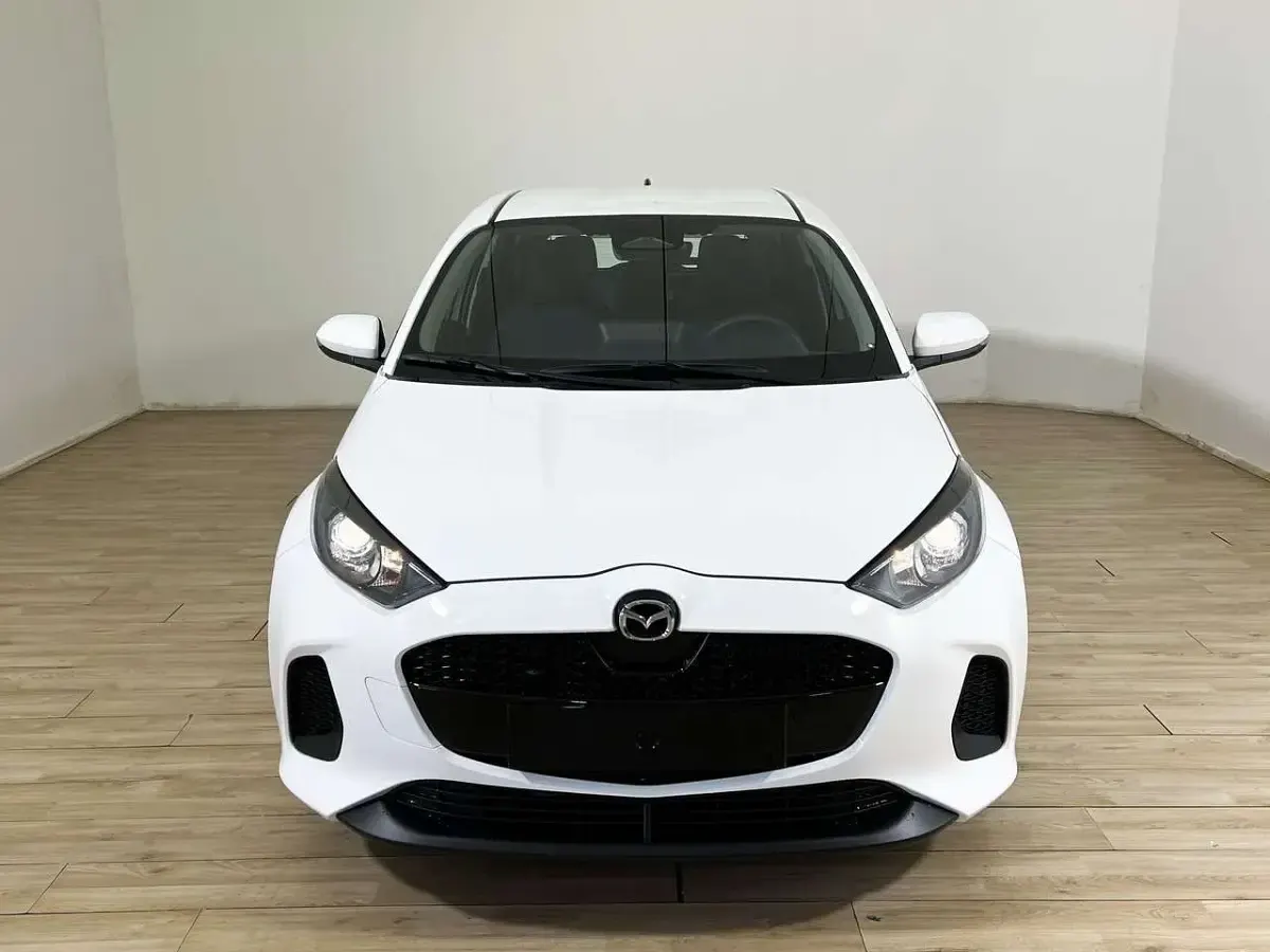 Nuova Mazda 2 Prime-Line 116 CV (85 kW) 2026 Bianco Utilitaria