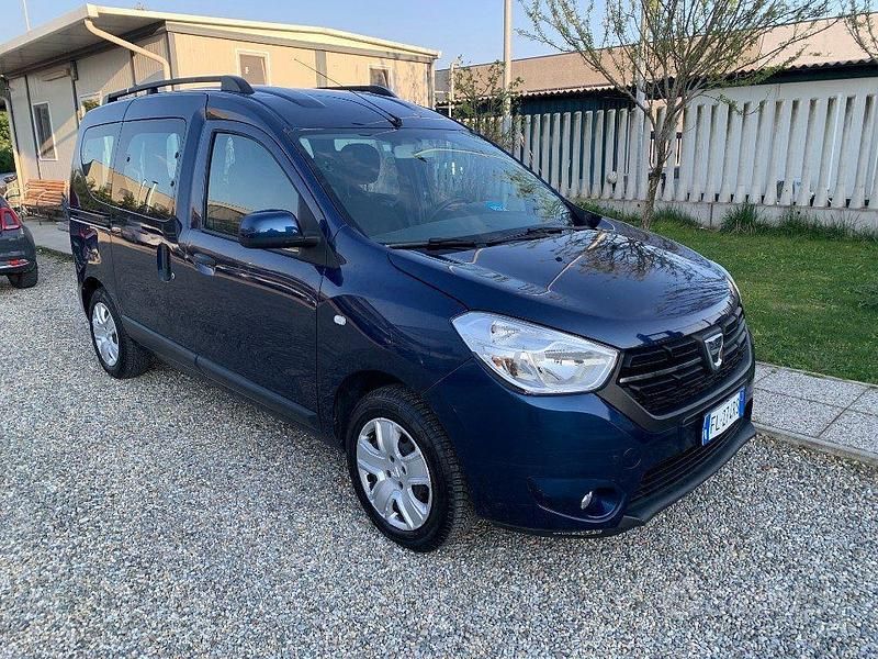 Usata Dacia Dokker Lauréate 102 CV (75 kW) 2017 Blu Monovolume