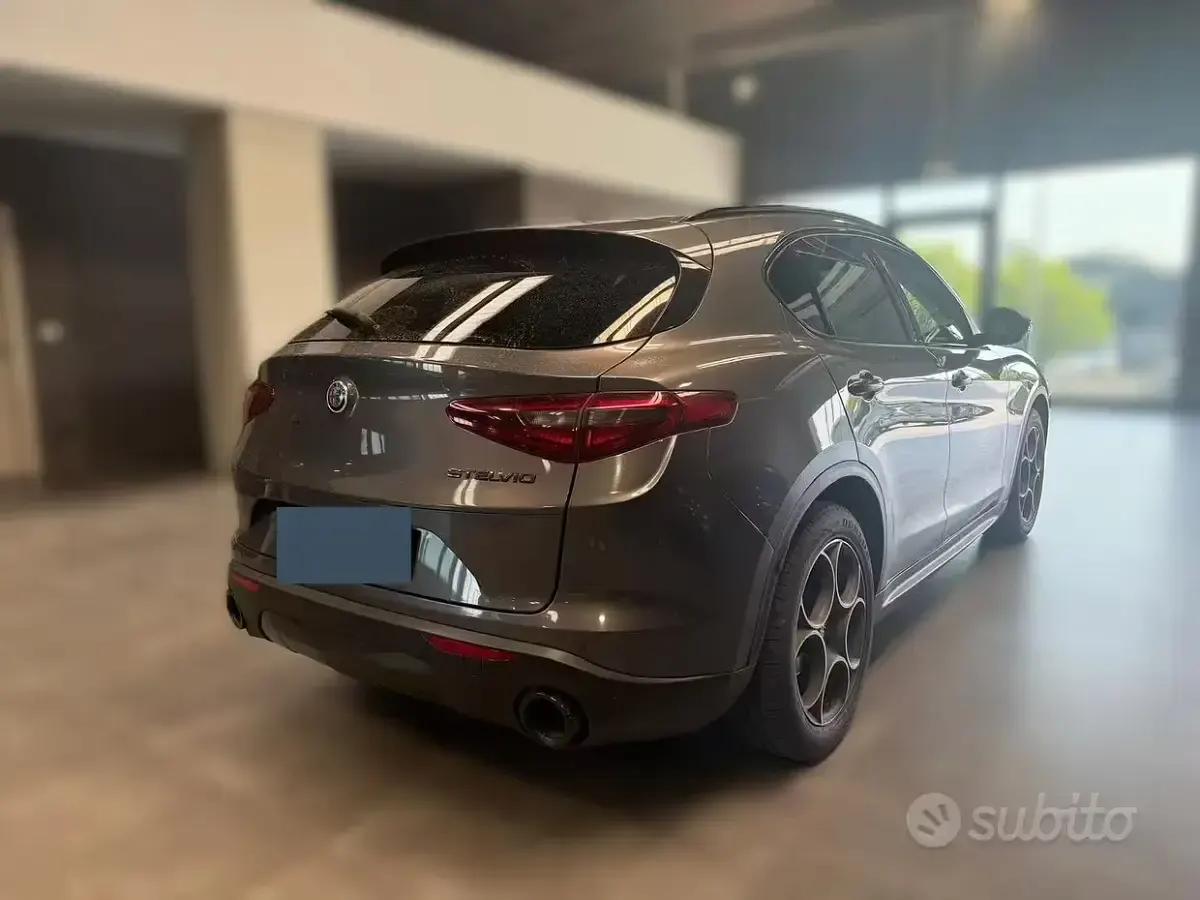 Usata Alfa Romeo Stelvio Executive 179 CV (131 kW) 2019 Grigio SUV