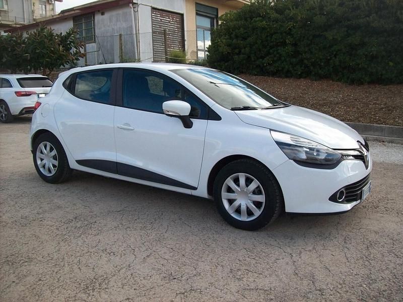 Usata Renault Clio IV Life 73 CV (53 kW) 2015 Bianco Berlina