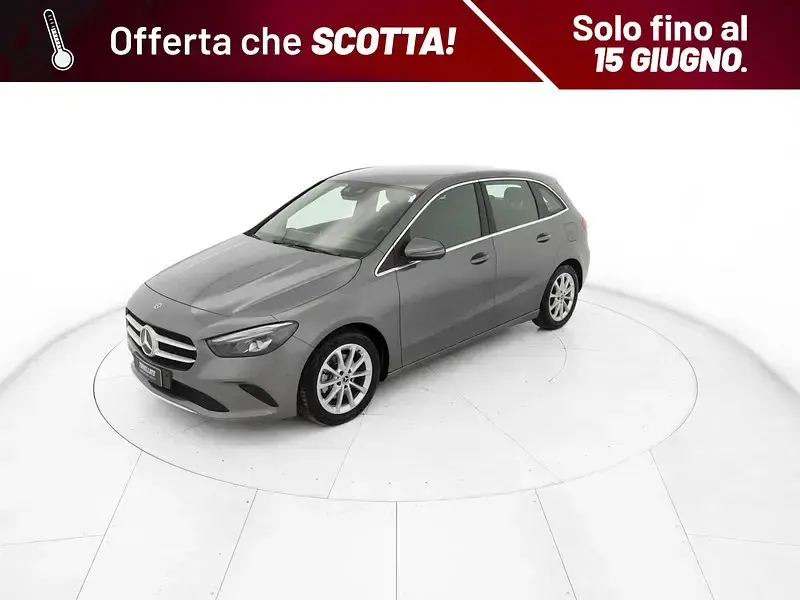 Usata Mercedes B200 150 CV (110 kW) 2020 Grigio Utilitaria