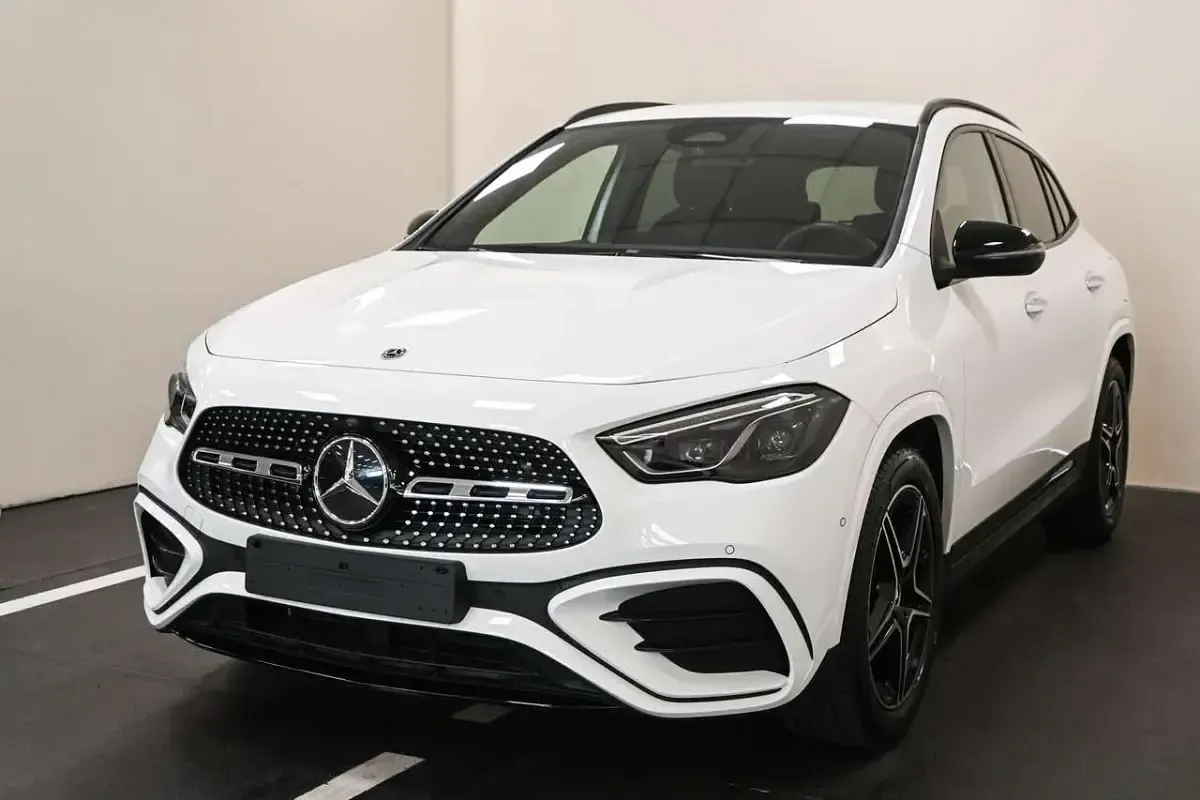 Usata Mercedes GLA180 AMG line 116 CV (85 kW) 2024 Bianco SUV