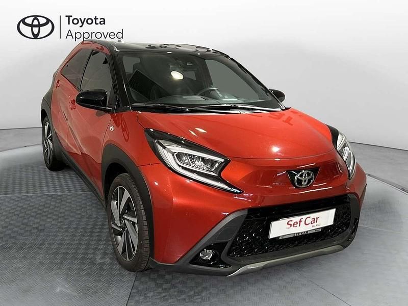 Nuova Toyota Aygo X Lounge 72 CV (52 kW) 2025 Rosso SUV