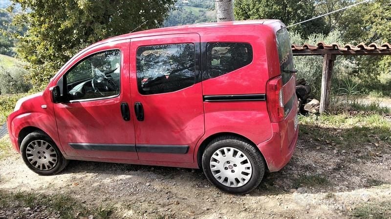 Rosso Usata 2011 Fiat Qubo Trekking Monovolume | 3000 € (Ottimo prezzo) - Immagine 1/4