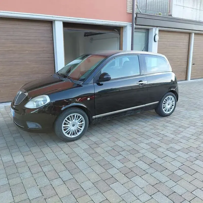 Usata Lancia Ypsilon 69 CV (50 kW) 2011 Utilitaria