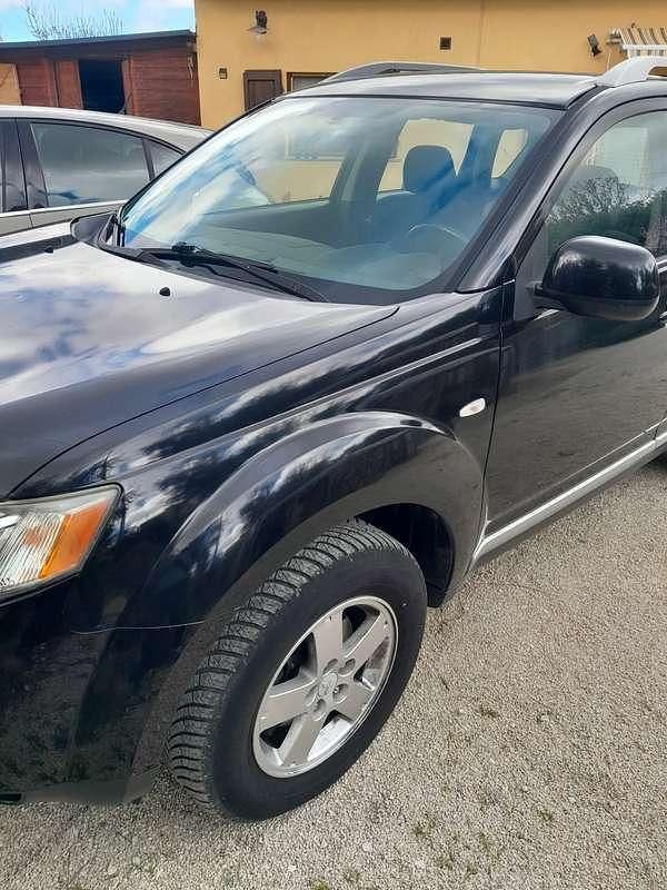 Usata Mitsubishi Outlander Invite 140 CV (102 kW) 2010 SUV