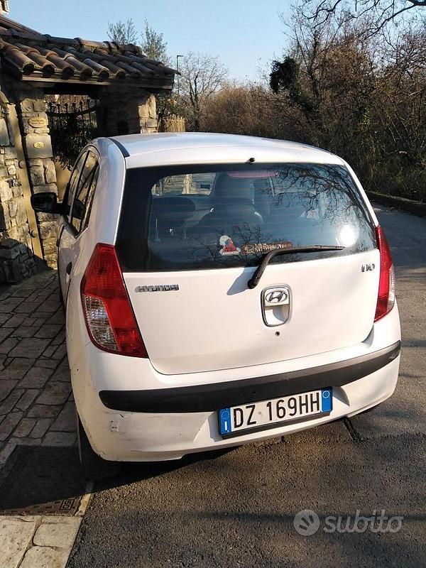 Bianco Usata 2009 Hyundai i10 Due volumi | 2200 € - Immagine 1/4