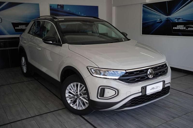 Usata VW T-Roc Life 110 CV (80 kW) 2023 Ascort grey SUV