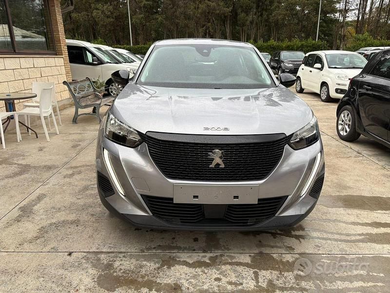 Usata Peugeot 2008 Active 110 CV (80 kW) 2022 Grigio scuro SUV