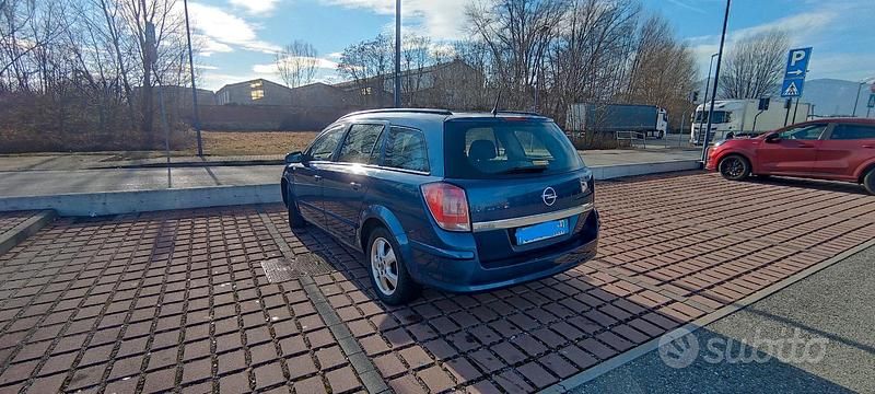 Usata Opel Astra 101 CV (74 kW) 2005 Station wagon