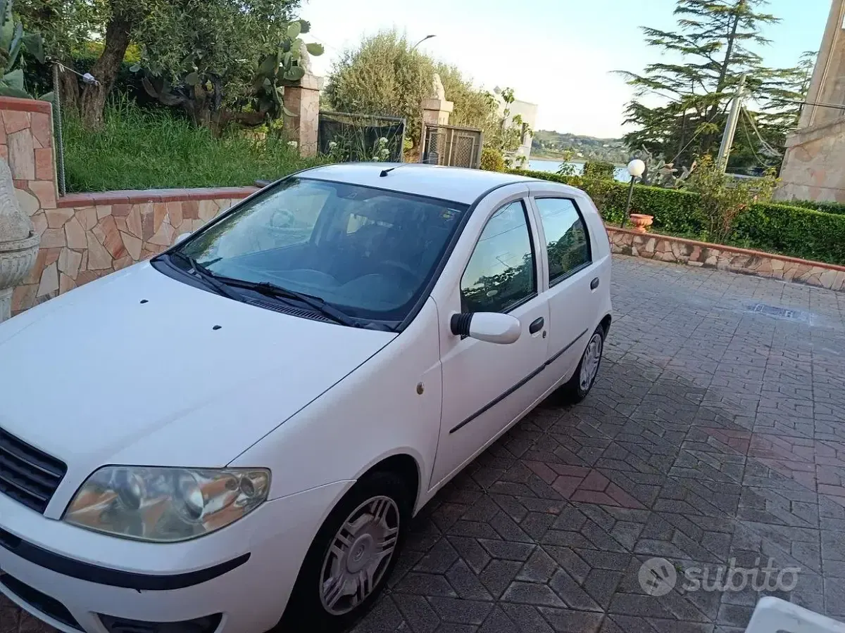 Usata Fiat Punto 69 CV (50 kW) 2006 Bianco Utilitaria