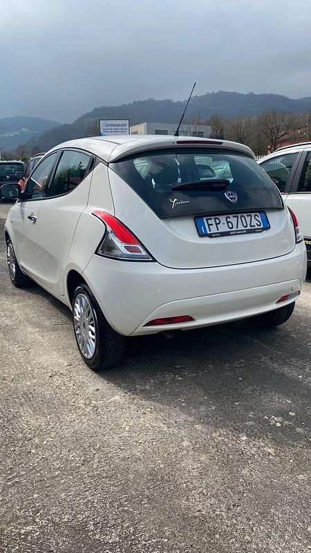 Usata Lancia Ypsilon Gold 95 CV (69 kW) 2018 Bianco Utilitaria