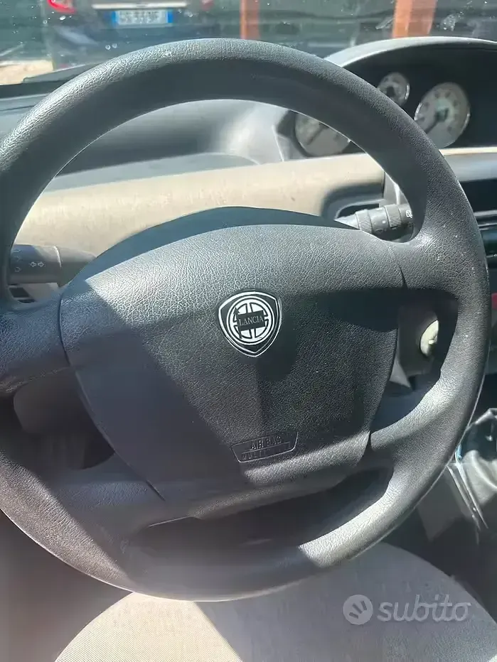 Usata Lancia Ypsilon 95 CV (69 kW) 2004 Nero Utilitaria