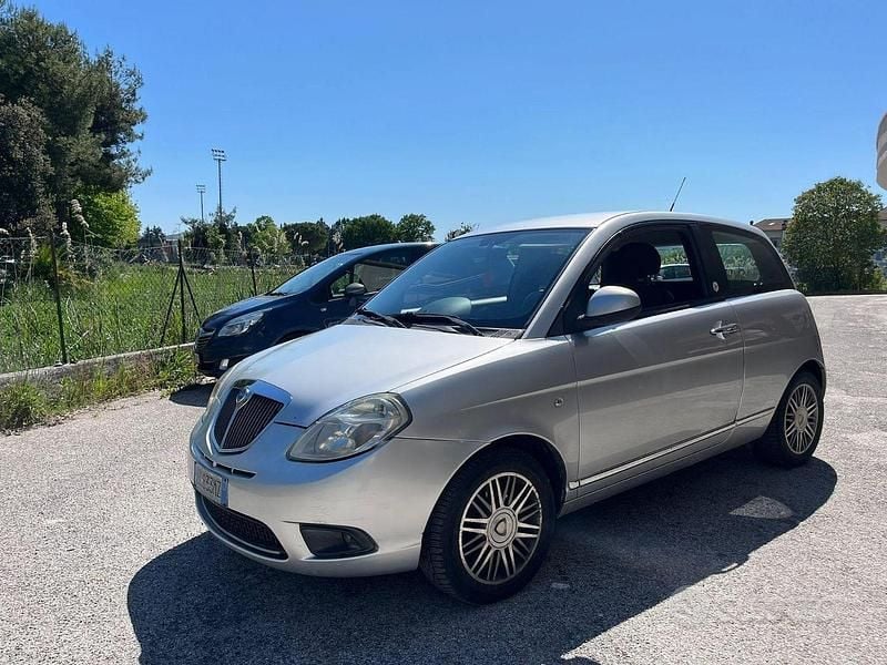 Usata Lancia Ypsilon 77 CV (56 kW) 2010 Grigio Utilitaria