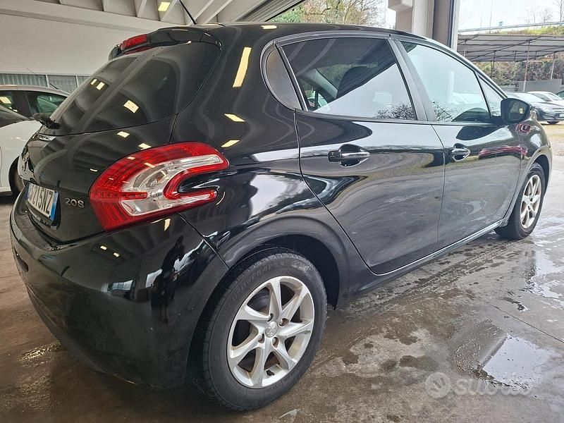 Usata Peugeot 208 Access 82 CV (60 kW) 2013 Nero Utilitaria