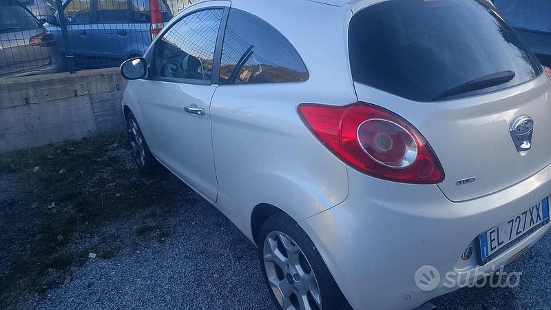 Begagnad Ford Ka 75 HK (55 kW) 2012 Grå Halvkombi