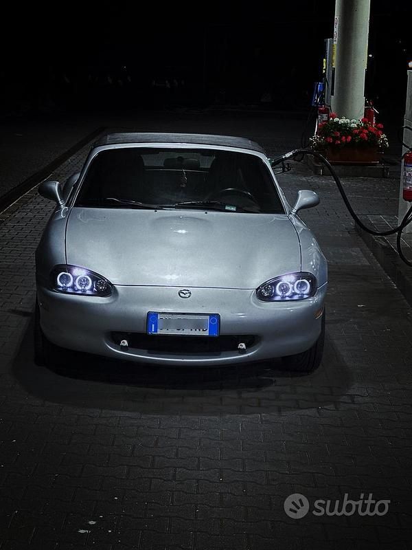 Usata Mazda MX5 110 CV (80 kW) 2000 Grigio Cabrio