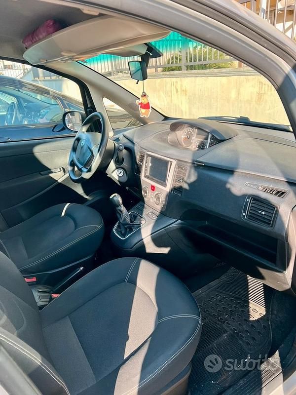 Usata Lancia Musa 95 CV (69 kW) 2011 Grigio Monovolume