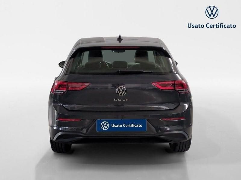 Usata VW Golf VIII Life 116 CV (85 kW) 2022 Utilitaria