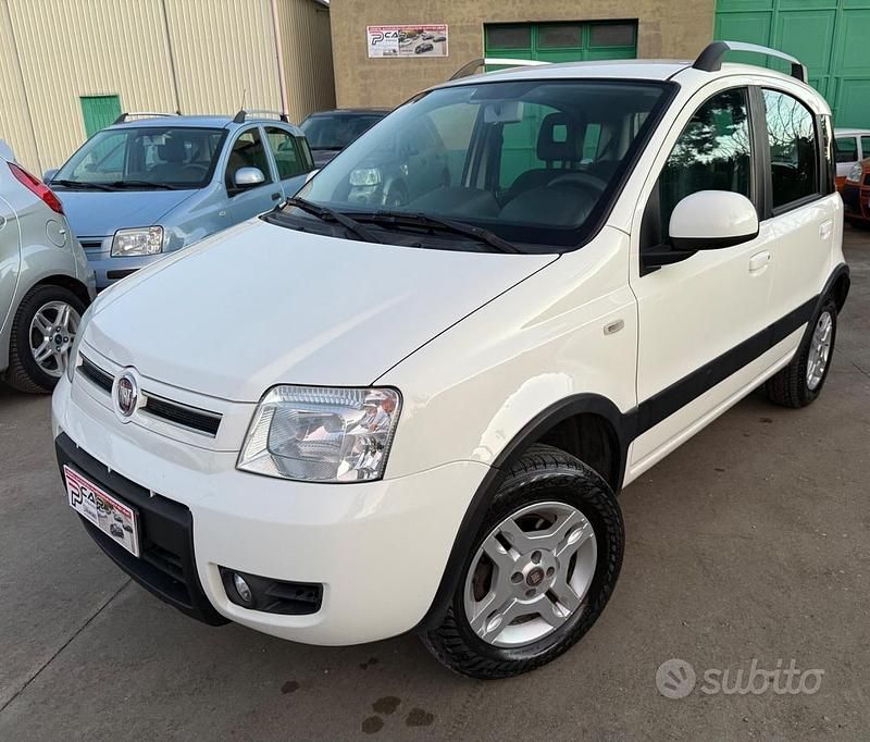 Bianco Usata 2012 Fiat Panda 4x4 Climbing Due volumi | 6990 € (Buon prezzo) - Immagine 1/4