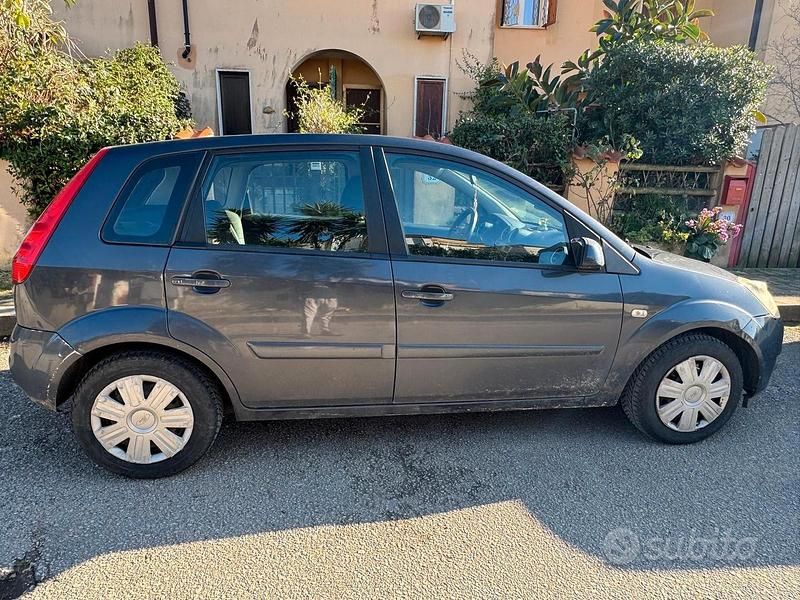 Usata Ford Fiesta 2008 Blu Utilitaria