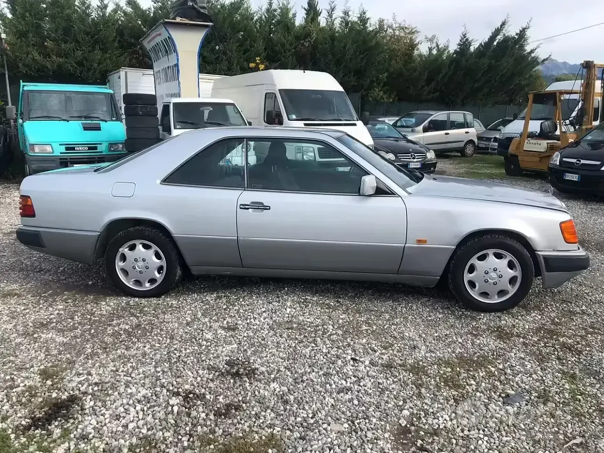 Usata Mercedes 200 122 CV (89 kW) 1992 Grigio Berlina