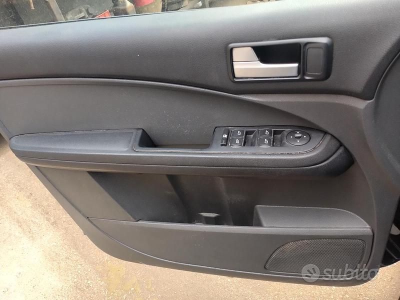 Usata Ford C-MAX Ghia 116 CV (85 kW) 2005 Nero Monovolume