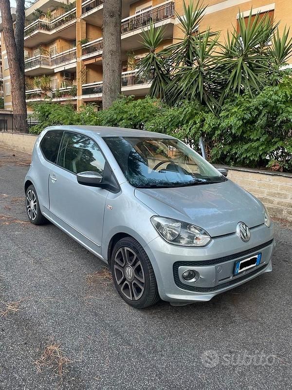 Grigio Usata 2012 VW up! Due volumi | 4800 € (Ottimo prezzo) - Immagine 1/4