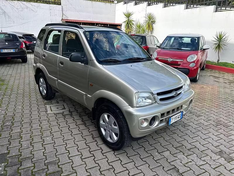 Usata Daihatsu Terios 86 CV (63 kW) 2005 Grigio SUV