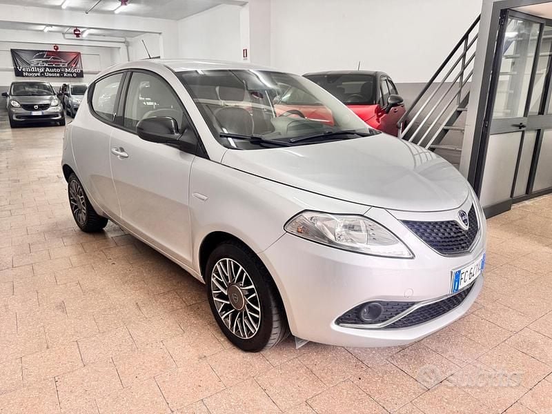 Usata Lancia Ypsilon Platinum 95 CV (69 kW) 2016 Grigio Utilitaria