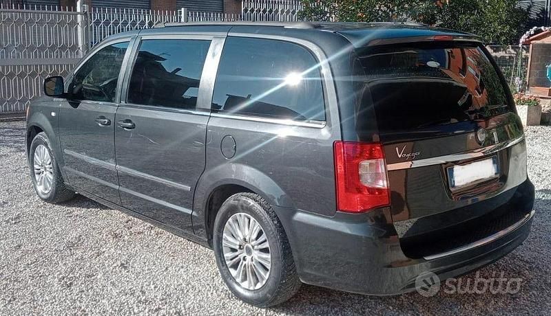 Usata Lancia Voyager Platinum 163 CV (119 kW) 2012 Nero Monovolume