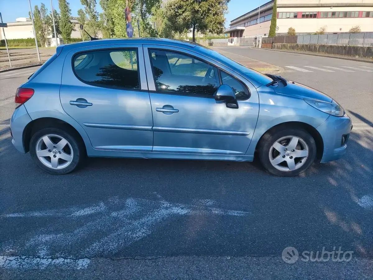 Begagnad Peugeot 207 Sport 68 HK (50 kW) 2010 Grå Sedan