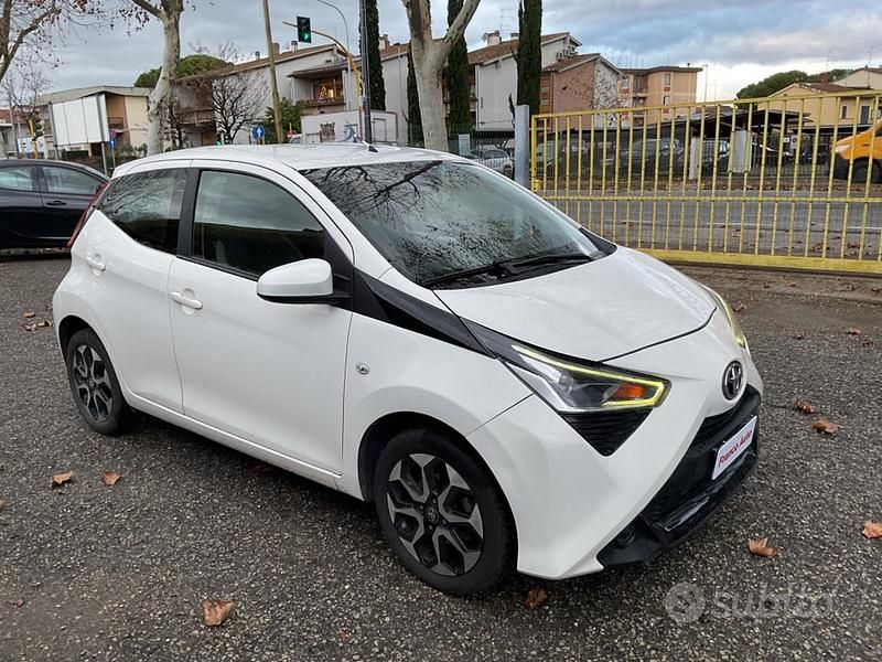 Usata Toyota Aygo X-cite 72 CV (52 kW) 2019 Bianco Utilitaria