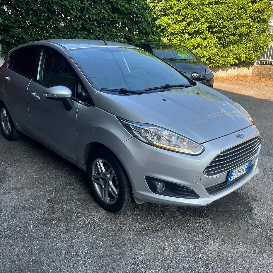 Usata Ford Fiesta Titanium 80 CV (58 kW) 2014 Grigio Utilitaria