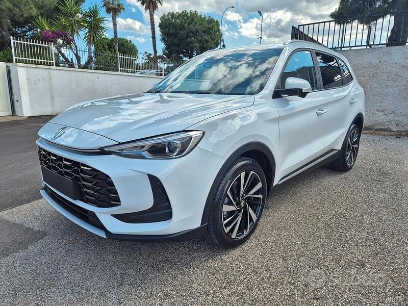 Bianco Nuova 2025 MG ZS Luxury Tre volumi | 22.500 € (Buon prezzo) - Immagine 1/4