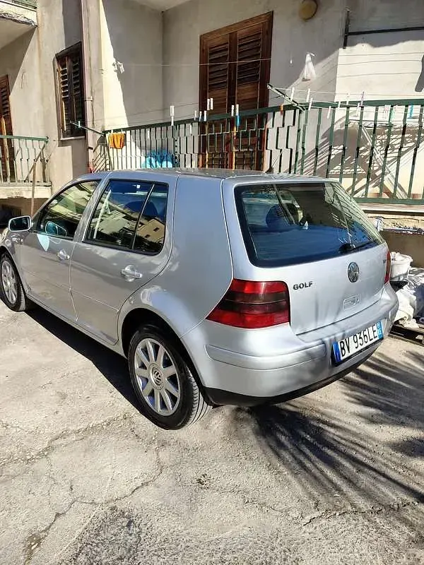 Usata VW Golf IV Highline 110 CV (80 kW) 2001 Berlina