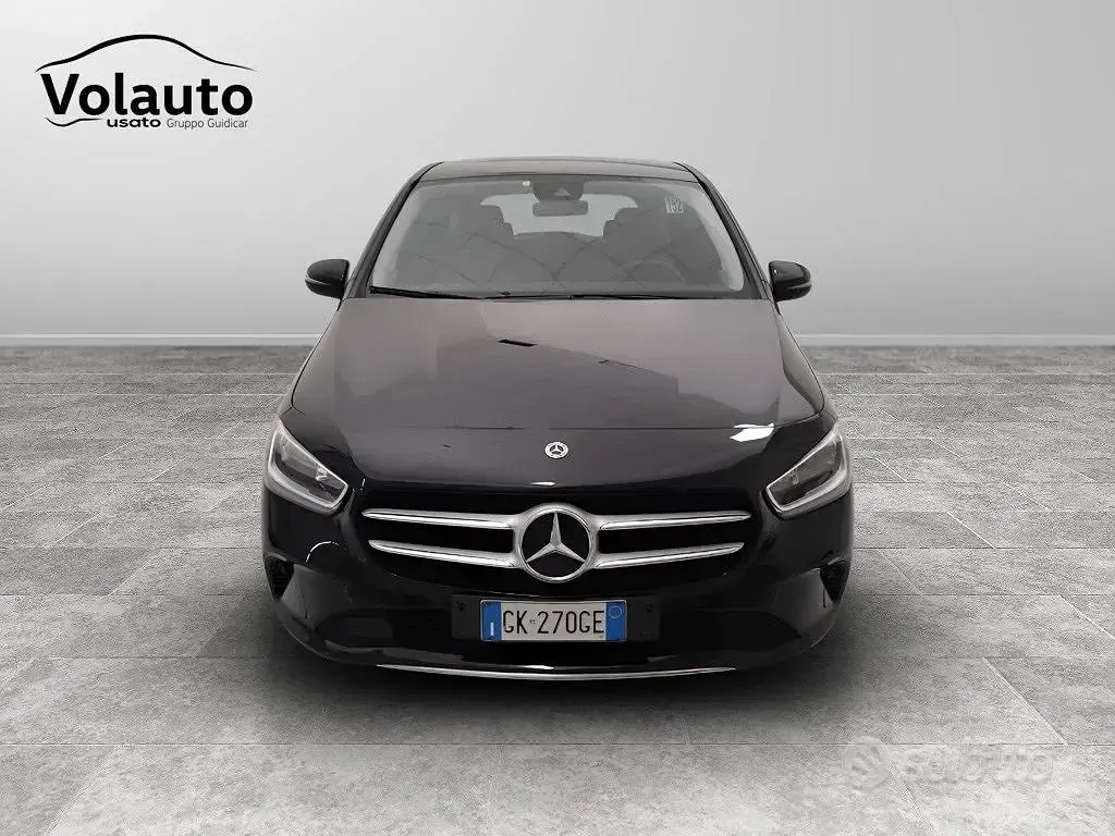Begagnad Mercedes B180 116 HK (85 kW) 2022 Svart Minibuss