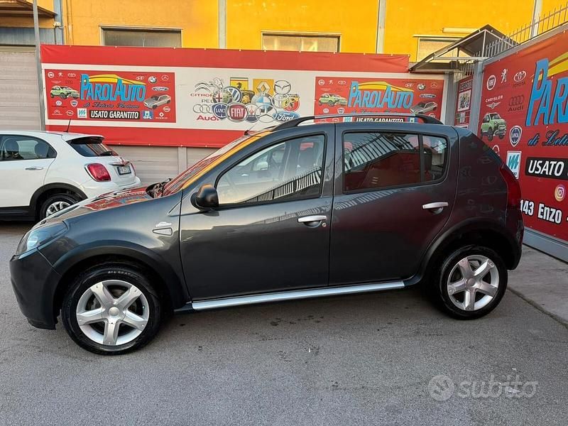 Usata Dacia Sandero Stepway 70 CV (51 kW) 2011 Grigio Berlina