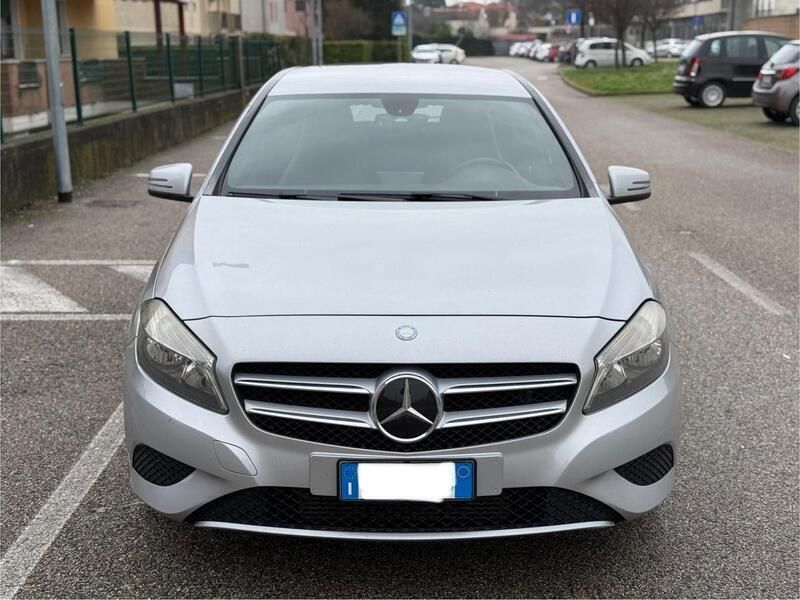 Usata Mercedes A180 109 CV (80 kW) 2014 Grigio Berlina