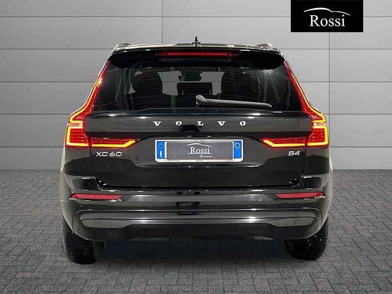 Usado Volvo XC60 Core 197 HP (144 kW) 2022 Preto SUV