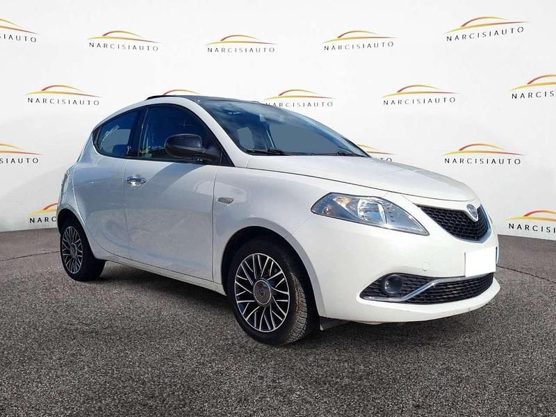 Usata Lancia Ypsilon S 95 CV (69 kW) 2016 Bianco Utilitaria